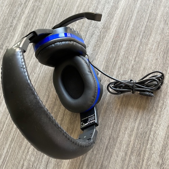 3.2 out of 5 stars
LVLUP Lu731-blu Artillery Gaming Headset (Blue), Standards - Picture 2 of 3
